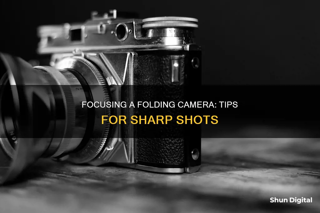 how to focus a folding camera