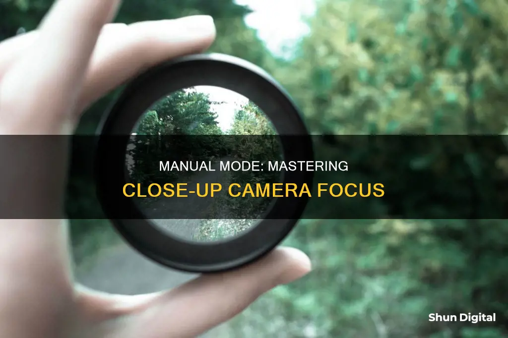 how to focus camera close up on manual mode