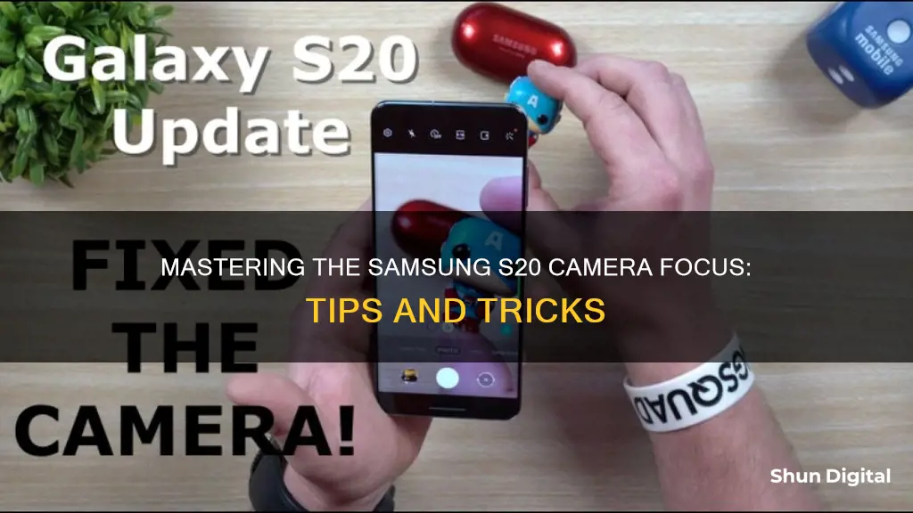 how to focus s20 camera